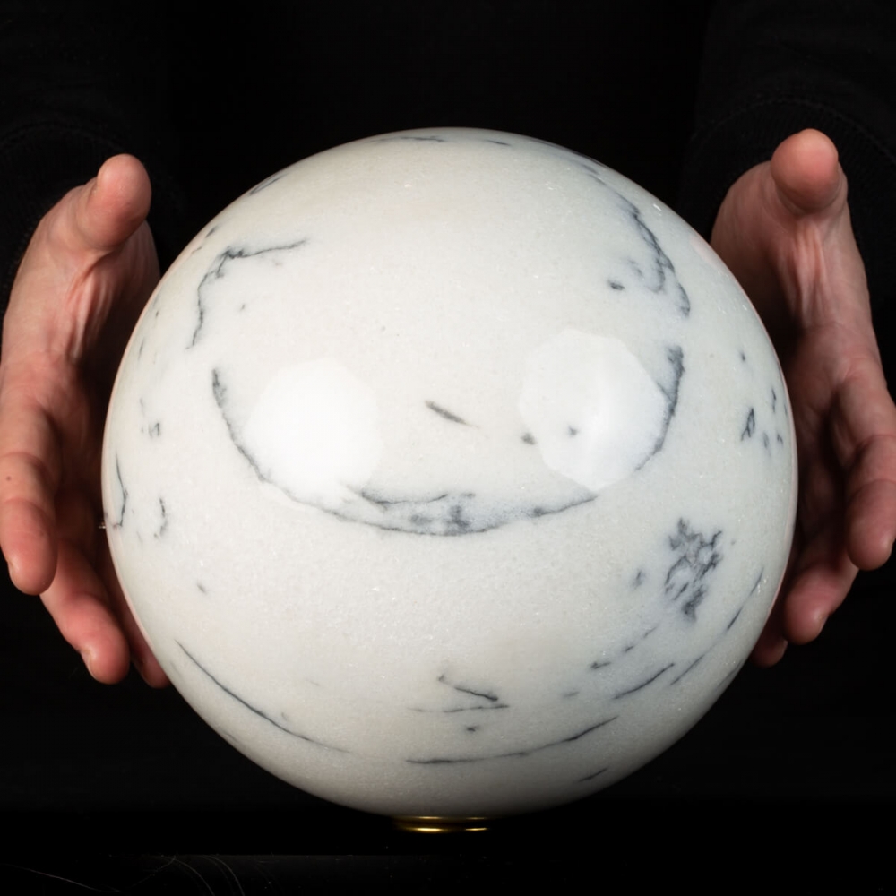 Sfera in Marmo Botticino con Base Italian Marble Sphere with Support D.12cm